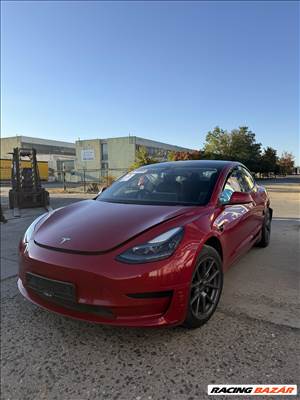 Tesla Model 3 bontott alkatrészei
