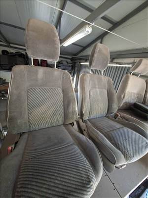 Mazda B2500 Ülés Szett