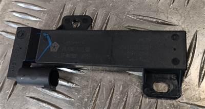 Jeep Grand Cherokee WK2 hátsó rádióantenna-modul eredeti használt - 68051315AB