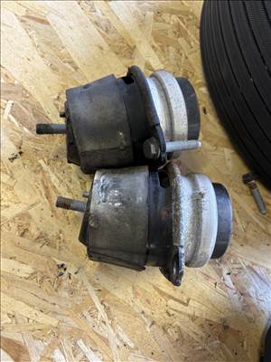 Audi Q7 (4L) motortartó bak  7l8199131a