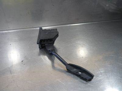 Opel Corsa D 1.4 elektromos gázpedál 55702021 jobbkormányos kivitelhez használt
