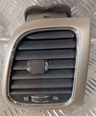 Jeep Grand Cherokee WK2 jobb légbefúvó eredeti használt - X90016403MR