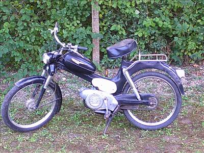 PUCH MS 50 TIPUSÚ,RÉGI OLDTIMER KISMOTOR EREDETI ÁLLAPOTÁBAN GYŰJTŐKNEK