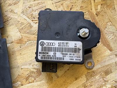 Audi Q7 (4L) töltésvezérlő modul  4l0915181