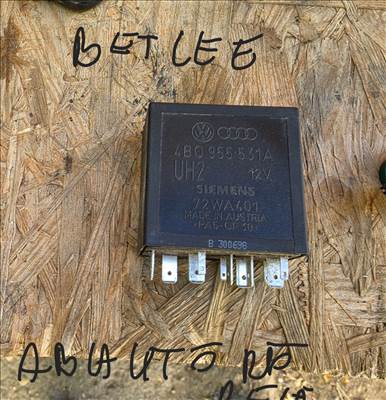 Volkswagen New Beetle Ablaktörlő relé 