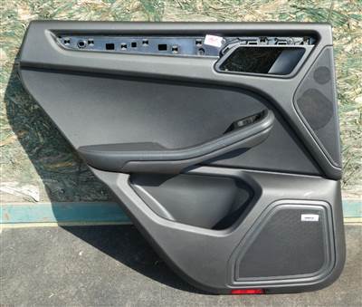 Porsche Macan 95B bal hátsó ajtókárpit 95B867211 használt