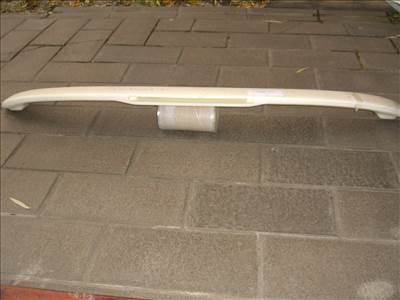 Mazda 323 F 4 ajtós hátsó szárny spoiler féklámpával