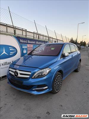 Mercedes B 250e (W242) bontott alkatrészei