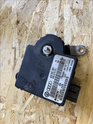 Audi Q7 (4L) töltésvezérlő modul  4l0915181