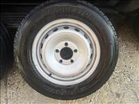  Renault Master 5x130  16" újszerű (gyári felni) , rajta 225/65 C újszerű Bridgestone nyári gumi 