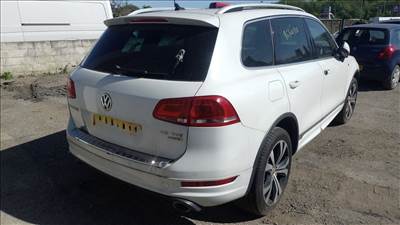 Volkswagen Touareg II (CRC) bontott alkatrészei