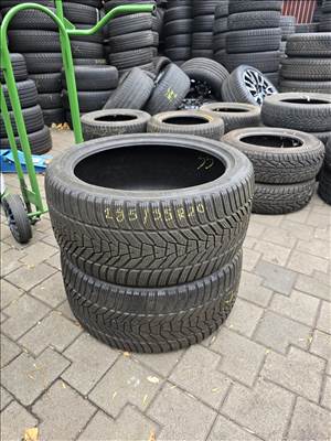  285/3520" újszerű Hankook W330 téli gumi 2db 
