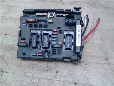 PEUGEOT 206 Biztosítéktábla BCM BSI BSM SAM GEM modul Motortér