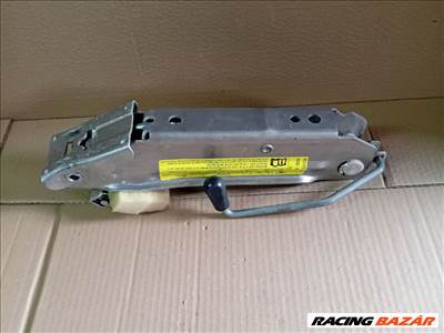 Seat Exeo SEAT EXEO emelő  8e0011031m