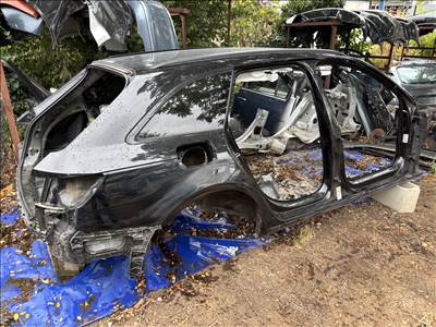 Audi A4, B9 Avant karosszéria, nagy tető, hátfal, sárvédő 2017
