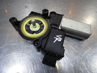 Opel Corsa D 2012 jobb első ablakemelőmotor 1060281 használt