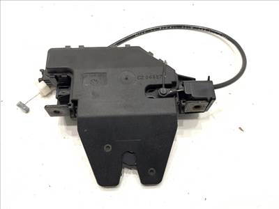 BMW 3 (E90) 2004 - 2012 Hátsó csomagtérajtó zár 8196401