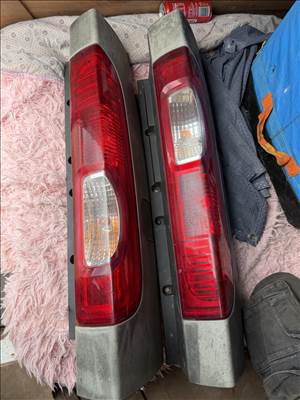 Opel Vivaro hátsó lámpa