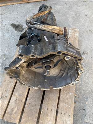 6-sebességes kézi összkerékhajtású váltó (háromtengelyes Quattro) - Audi A4/S4 B6/B7 0A3 300 040 C⁠