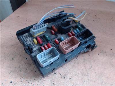 PEUGEOT 307 05-07 Biztosítéktábla BCM BSI BSM SAM GEM modul Utastér