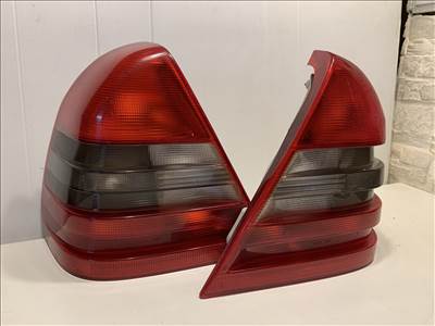 Mercedes C-osztály W202 hátsó lámpa szett (fekete/piros) – Gyári ULO a2028201264 a2028201364