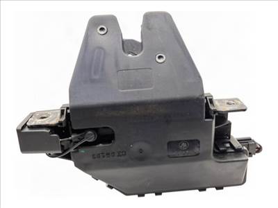 BMW 3 (E90) 2004 - 2012 Hátsó csomagtérajtó zár 8196401