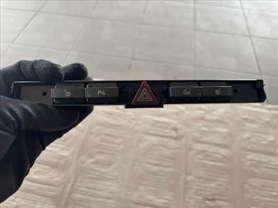 Opel Astra H Vészvillogó Kapcsoló 11074 13100110-13100110xa