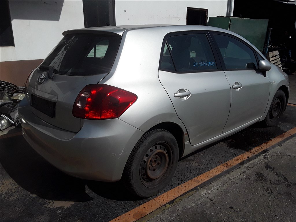 Toyota Auris (E150) 1.4 D-4D Turbó  3. kép