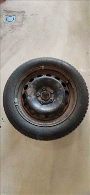 Skoda Octavia 5x112, 16" használt (gyári felni) lemezfelni, rajta 205/55 használt Dunlop téli gumi