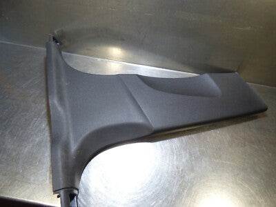 Audi Q3 8U 2011-18 jobb alsó B-oszlop burkolat fekete 8U0867240 használt