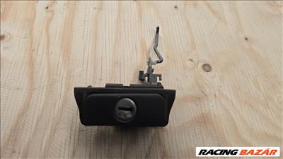 Volkswagen Golf III 3 ajtó csomagtérajtó zárbetét 