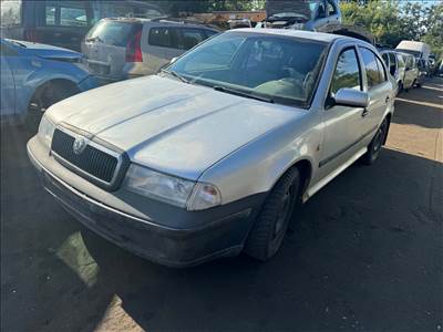 Skoda Octavia 1.6 -AKL-  bontott alkatrészei