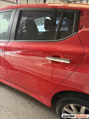 Nissan Leaf II bal hátsó ajtó piros színben