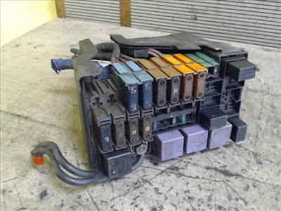 RENAULT LAGUNA 00-05 Biztosítéktábla BCM BSI BSM SAM GEM modul Motortér