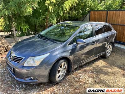Toyota Avensis (T270) bontott alkatrészei