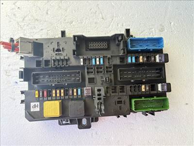 opel astra h 2004-2010 biztosítéktábla csomagtér   13220830