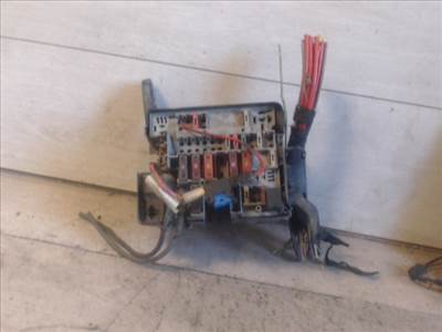 PEUGEOT 206 Biztosítéktábla BCM BSI BSM SAM GEM modul Motortér