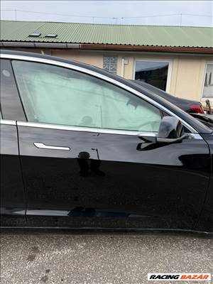 Tesla Model 3 jobb első fekete ajtó