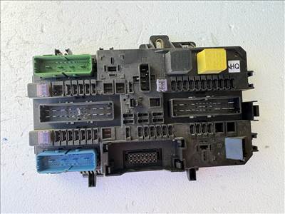 opel astra h 2004-2010 biztosítéktábla csomagtér   13220831