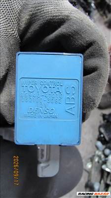 Toyota Prius (XV20) ablaktörlő relé (85940-47010)