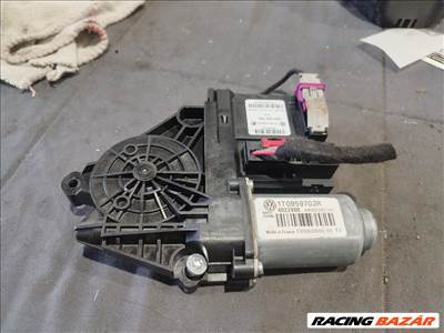 Skoda Octavia 2 2009- / Volkswagen Touran Caddy 2010-2015 jobb első ablakemelő motor 1t0959702r 5k0959792