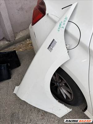 Bmw f20 f21 jobb első sárvédő enyhén sérült fehér