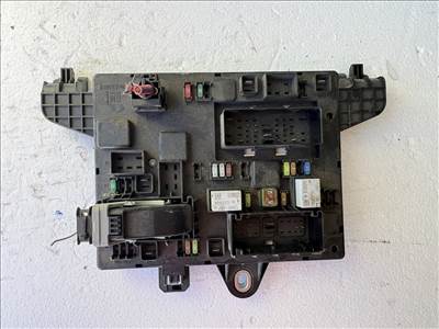opel astra j 2009-2015 biztosítéktábla csomagtér   13449201
