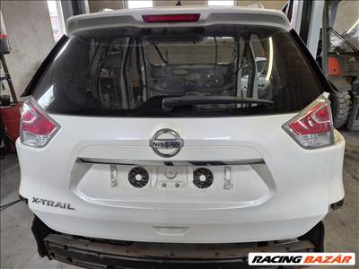 NISSAN X-TRAIL (T32) csomagtérajtó 
