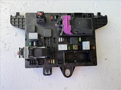 opel astra j 2009-2015 biztosítéktábla csomagtér   13449202