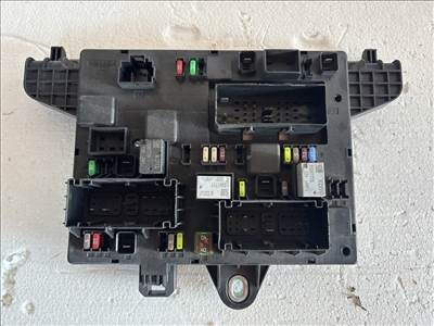 opel astra j biztosítéktábla csomagtér  