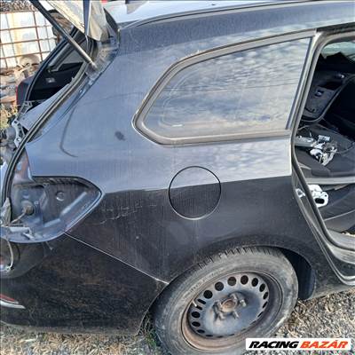 Opel Astra J jobb hátsó negyed