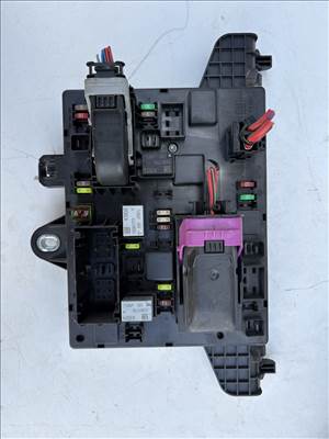 opel astra j 2009-2015 biztosítéktábla csomagtér   20957185