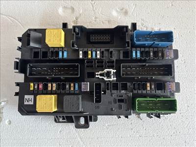 Opel H astra 2004-2014 Biztosítéktábla Csomagtér 13220829