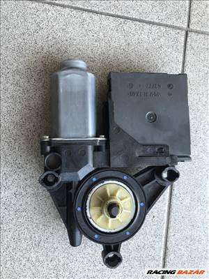 Skoda Octavia II jobb első ablakemelő motor 1K0959792J